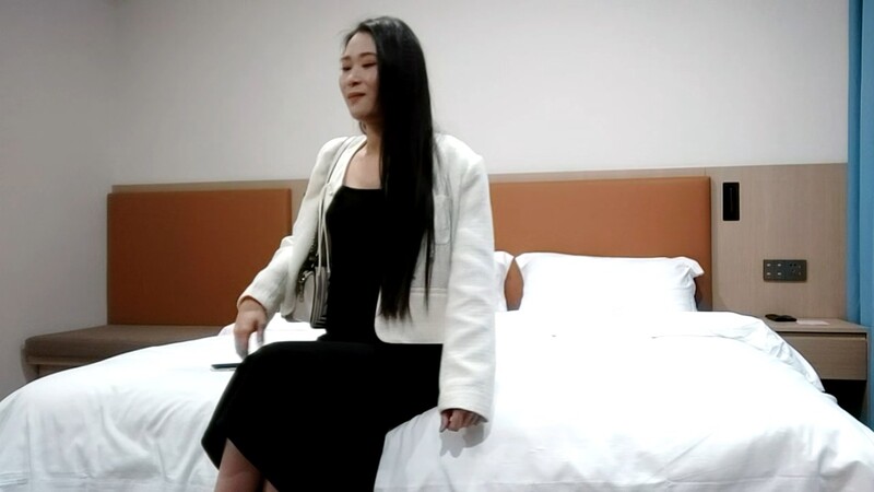 【大吉大利】24岁江苏美女来访，大长腿肤白貌美，温柔配合怎么操都行